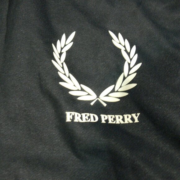 ATHLETIC SHORTS BY FRED PERRY BLACK LARGE. - Picture 2 of 2